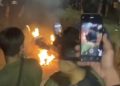 Warga Bakar Motor Begal yang Beraksi di Bandung Barat, Pelaku Babak Belur Diamuk Massa